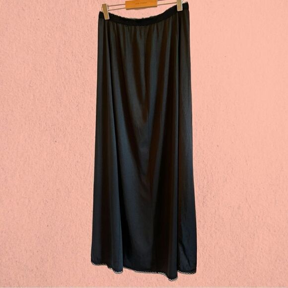 Vintage black maxi slip skirt with lace trim - Picture 3 of 7